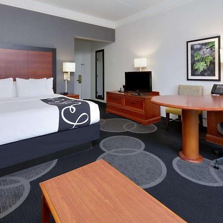 La Quinta By Wyndham Dallas North Central Eksteriør billede