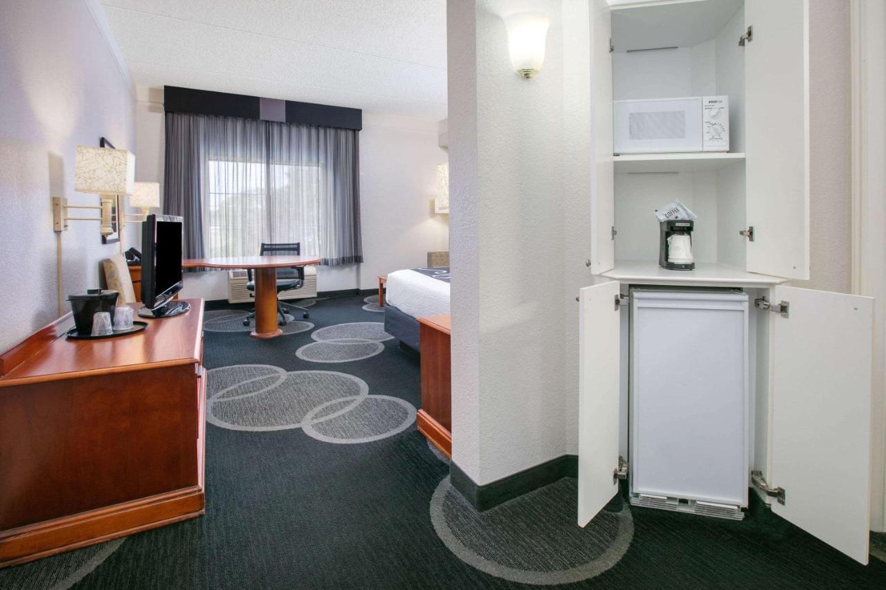 La Quinta By Wyndham Dallas North Central Eksteriør billede